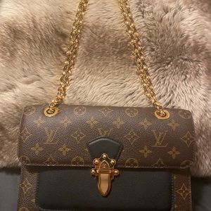 LOUIS VUITTON Handbag